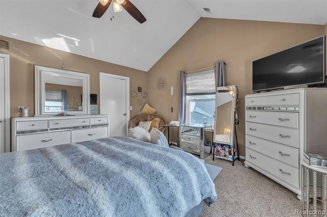 29104 Philadelphia Drive 13, New Baltimore, MI 48051