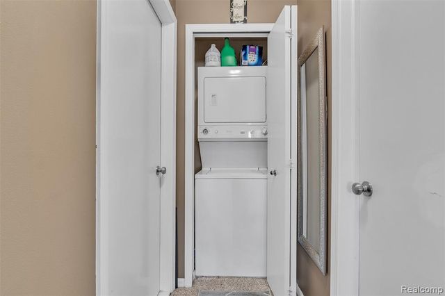 29104 Philadelphia Drive 13, New Baltimore, MI 48051