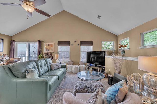 29104 Philadelphia Drive 13, New Baltimore, MI 48051