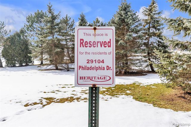 29104 Philadelphia Drive 13, New Baltimore, MI 48051