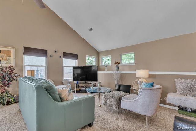 29104 Philadelphia Drive 13, New Baltimore, MI 48051