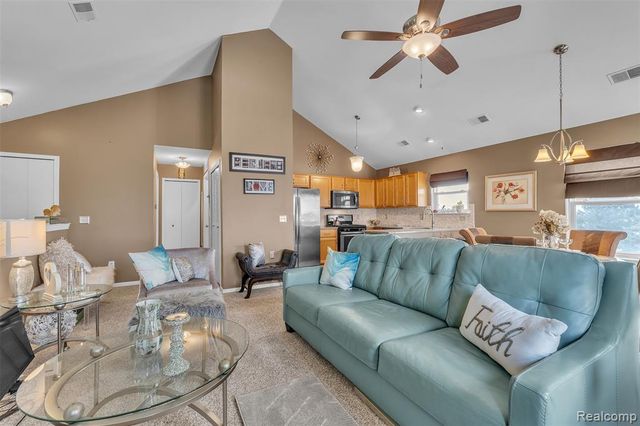 29104 Philadelphia Drive 13, New Baltimore, MI 48051