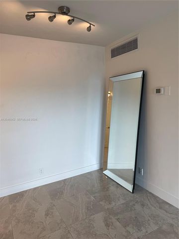 880 NE 69th St 5Q, Miami, FL 33138