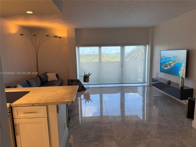 880 NE 69th St 5Q, Miami, FL 33138