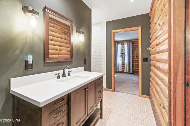 3031 Pineoaks Lane, Chipley, FL 32428