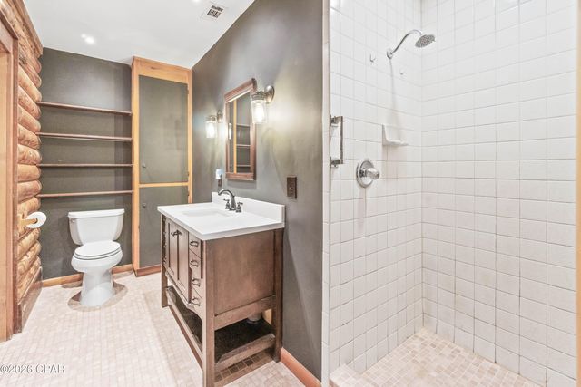 3031 Pineoaks Lane, Chipley, FL 32428