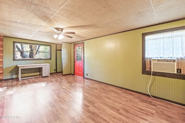 3031 Pineoaks Lane, Chipley, FL 32428