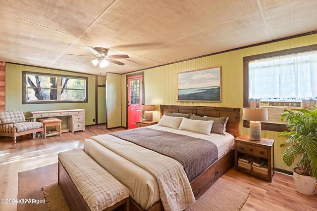 3031 Pineoaks Lane, Chipley, FL 32428