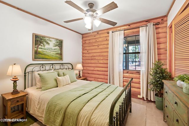 3031 Pineoaks Lane, Chipley, FL 32428