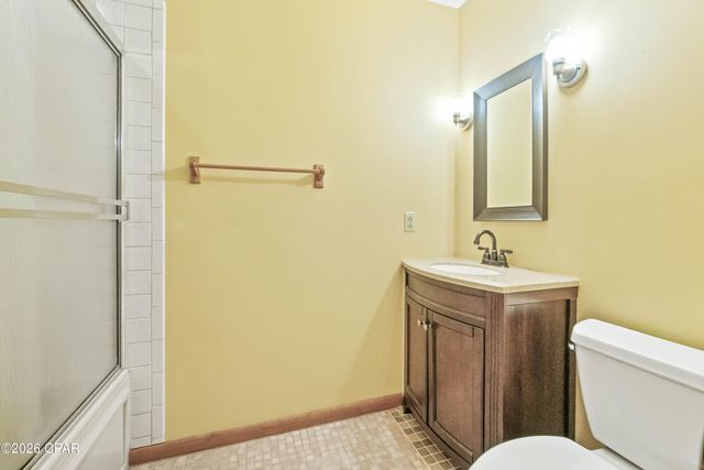 3031 Pineoaks Lane, Chipley, FL 32428