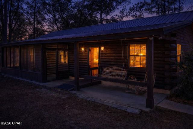 3031 Pineoaks Lane, Chipley, FL 32428