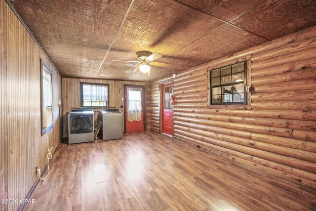 3031 Pineoaks Lane, Chipley, FL 32428