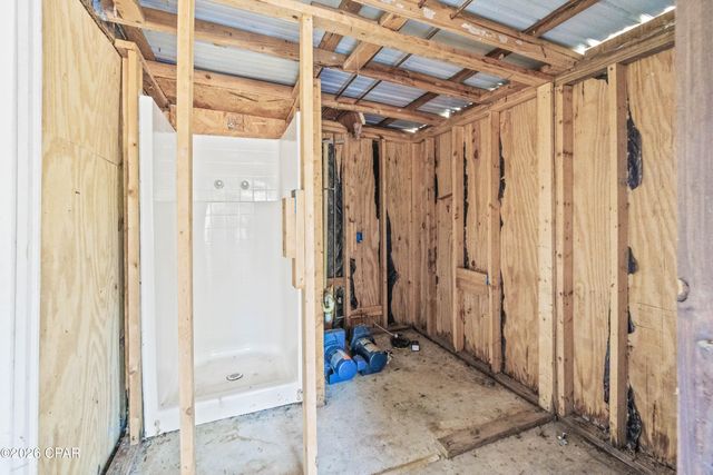 3031 Pineoaks Lane, Chipley, FL 32428