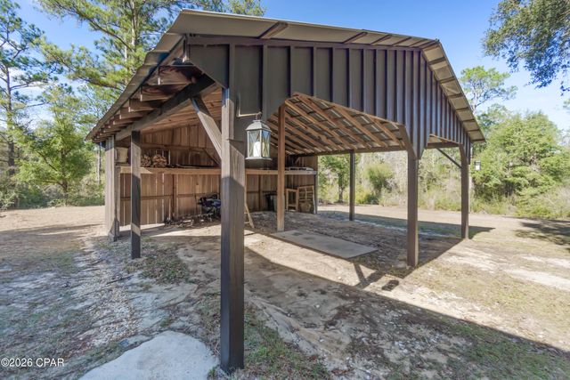 3031 Pineoaks Lane, Chipley, FL 32428