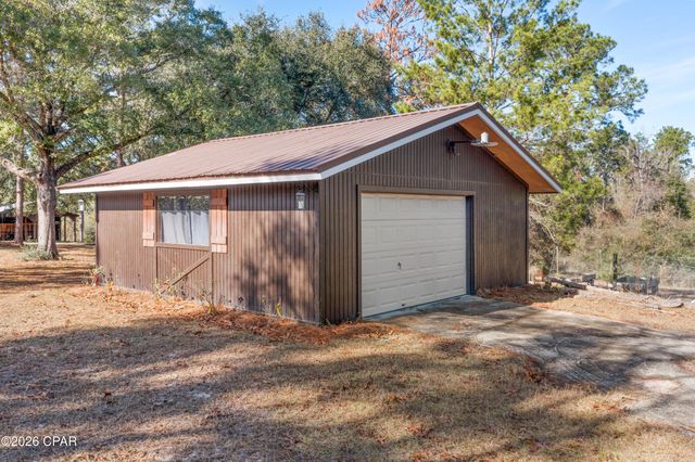 3031 Pineoaks Lane, Chipley, FL 32428