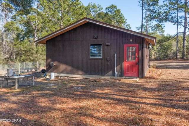 3031 Pineoaks Lane, Chipley, FL 32428