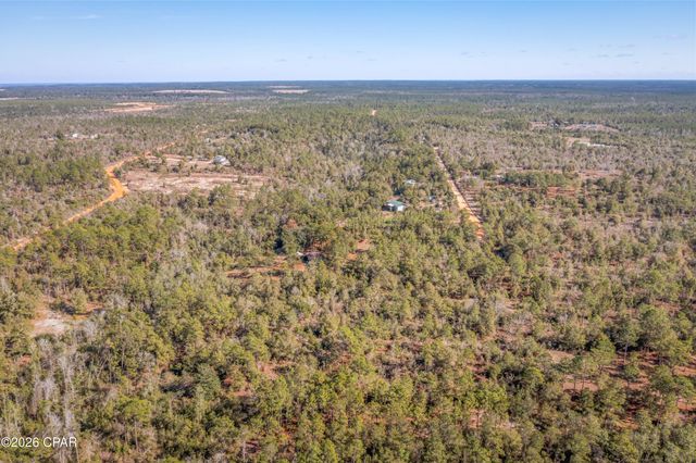 3031 Pineoaks Lane, Chipley, FL 32428