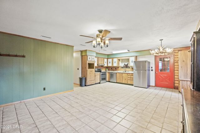 3031 Pineoaks Lane, Chipley, FL 32428