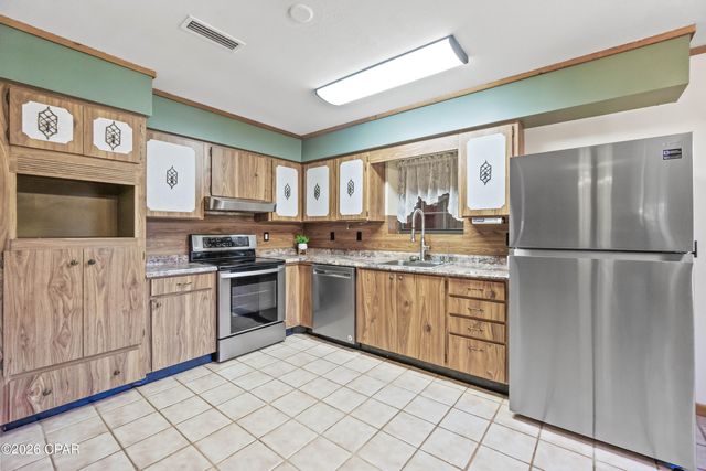 3031 Pineoaks Lane, Chipley, FL 32428