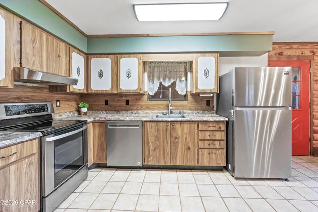 3031 Pineoaks Lane, Chipley, FL 32428