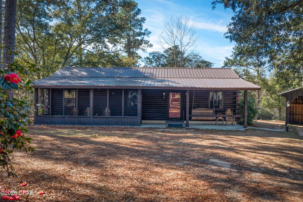 3031 Pineoaks Lane, Chipley, FL 32428