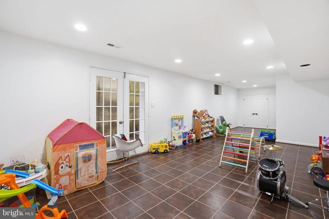 8656 TUTTLE RD, Springfield, VA 22152