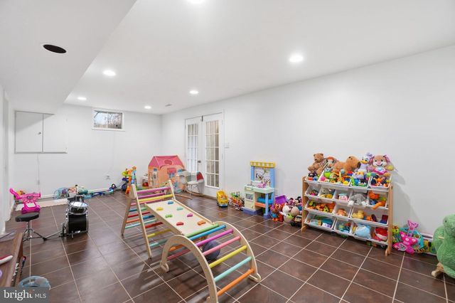 8656 TUTTLE RD, Springfield, VA 22152