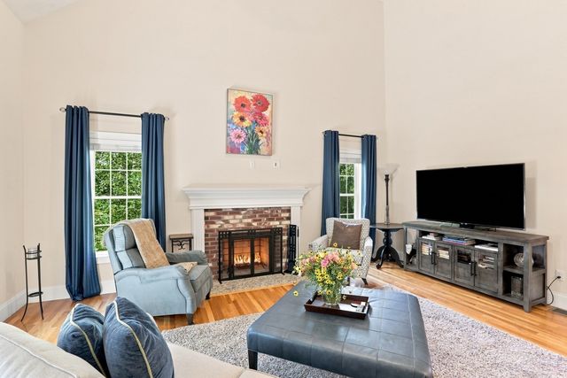 9 Forbes Rd, Hudson, MA 01749