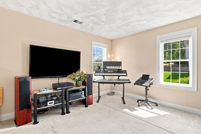 9 Forbes Rd, Hudson, MA 01749