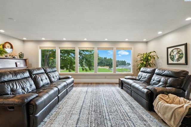 371 Hill Rd, Walla Walla, WA 99362