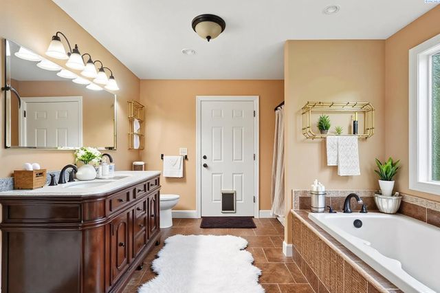 371 Hill Rd, Walla Walla, WA 99362