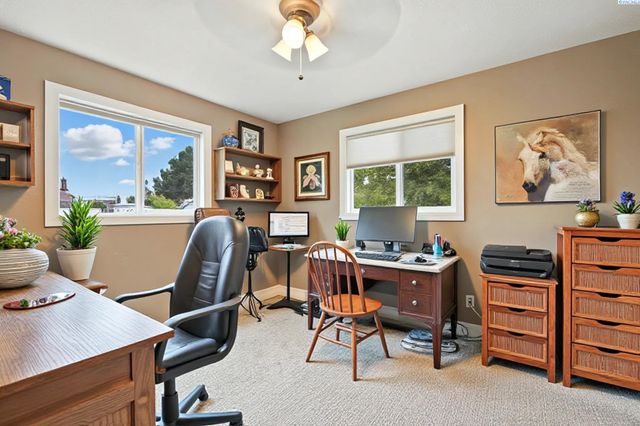 371 Hill Rd, Walla Walla, WA 99362