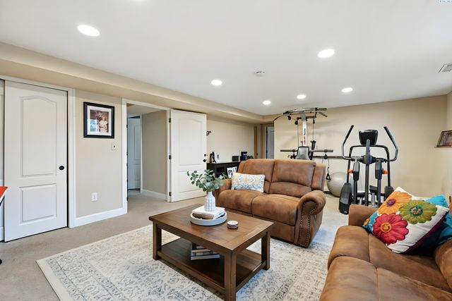 371 Hill Rd, Walla Walla, WA 99362