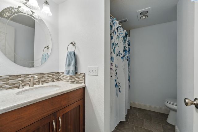 371 Hill Rd, Walla Walla, WA 99362