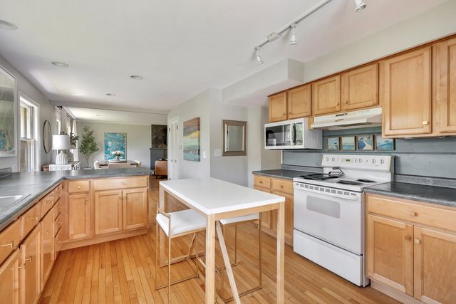 264 Biltmore Drive, North Barrington, IL 60010