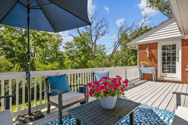 264 Biltmore Drive, North Barrington, IL 60010