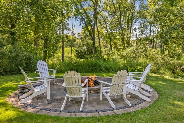 264 Biltmore Drive, North Barrington, IL 60010