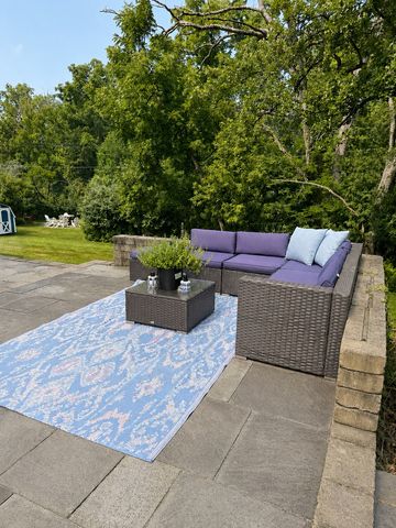 264 Biltmore Drive, North Barrington, IL 60010