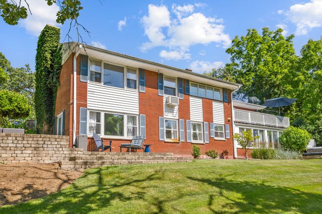 264 Biltmore Drive, North Barrington, IL 60010