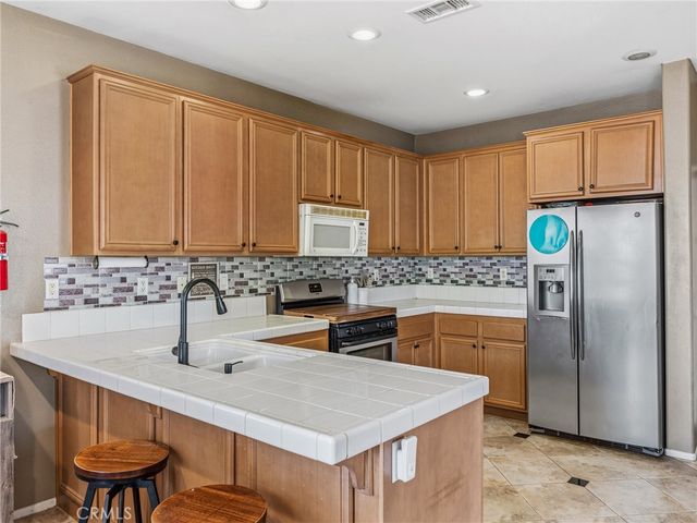 15126 Bluffside Lane, Victorville, CA 92394