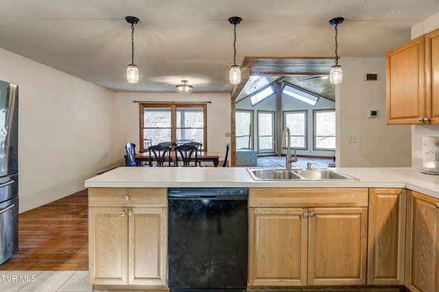 124 Ogle Road, Unicoi, TN 37692