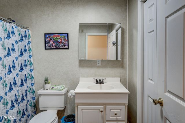 124 Ogle Road, Unicoi, TN 37692