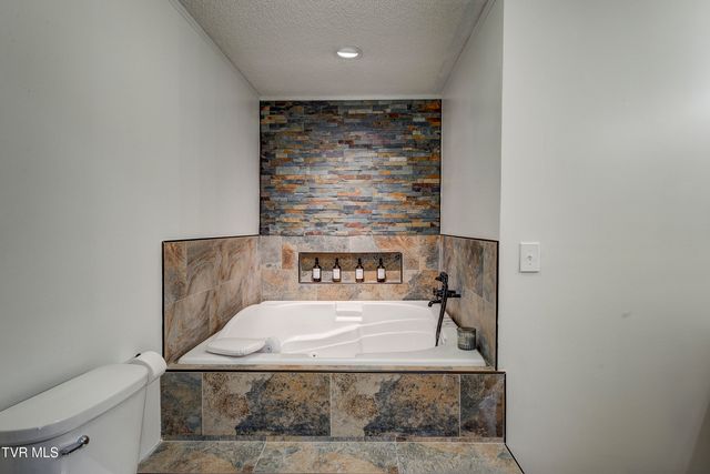 124 Ogle Road, Unicoi, TN 37692