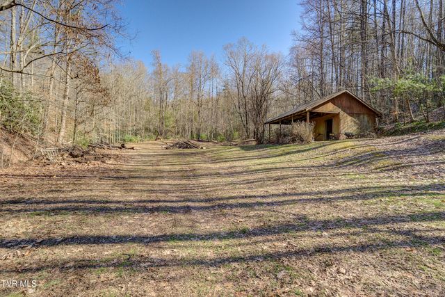 124 Ogle Road, Unicoi, TN 37692