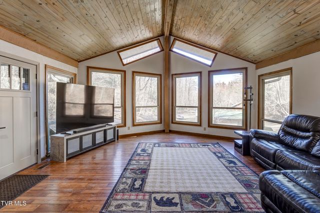 124 Ogle Road, Unicoi, TN 37692