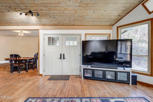 124 Ogle Road, Unicoi, TN 37692