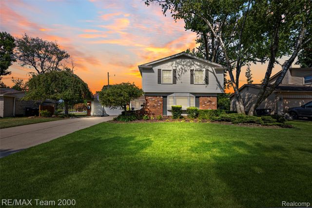 15785 Edgewood Street, Livonia, MI 48154
