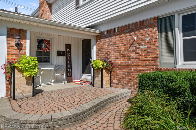 15785 Edgewood Street, Livonia, MI 48154