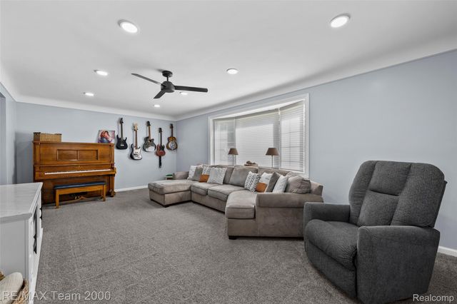 15785 Edgewood Street, Livonia, MI 48154