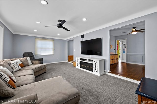 15785 Edgewood Street, Livonia, MI 48154